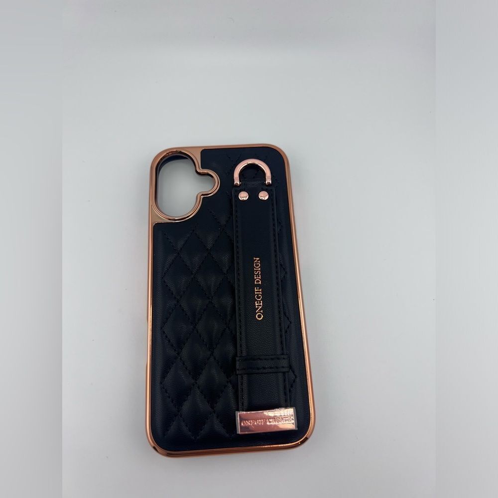 iPhone 16 Plus Case – Quilted Leather Look with Rose Gold Frame & Handle - Picture 4 of 8